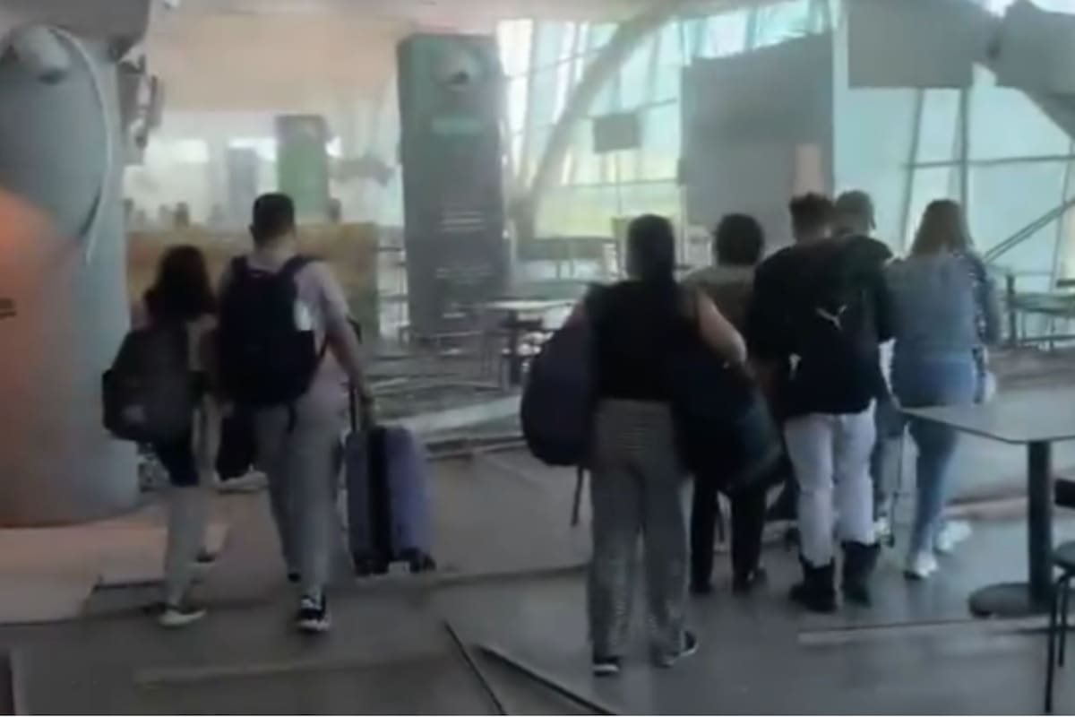 Daños en el aeropuerto de Pereira en Colombia tras terremoto de magnitud 7,4 la mañana del lunes. //Pantallazo de video difundido en la red social X.