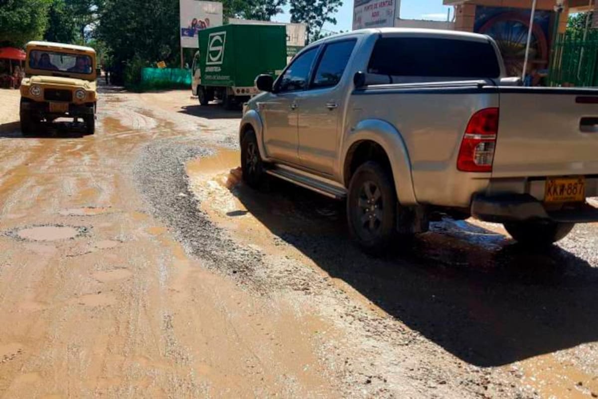Según la comunidad, el tramo ubicado frente a la Ciudadela Valle de Barroblanco es el más afectado. En temporada de lluvias la calle es intransitable, mientras que en épocas de calor, el polvo es insoportable. (Foto: Juan Manuel Morales/VANGUARDIA)