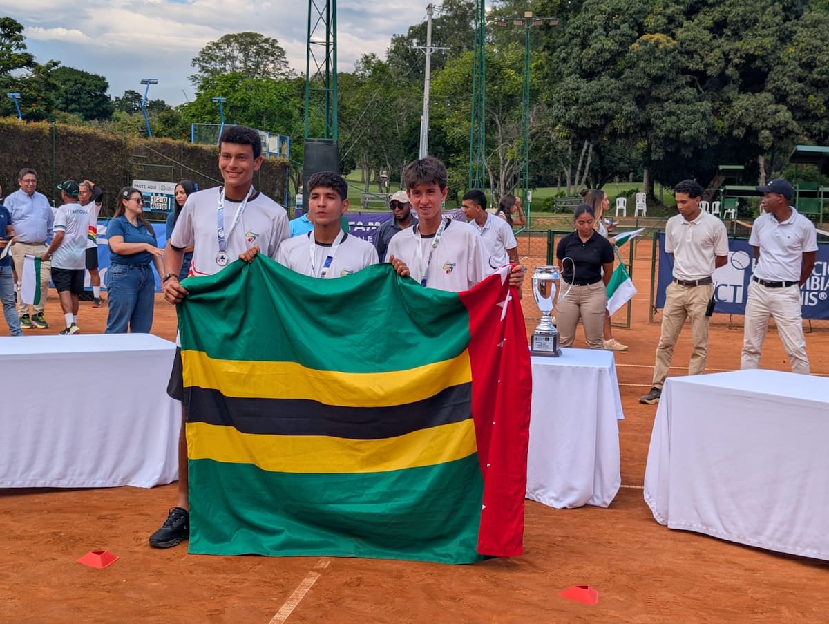Los equipos de tenis de Santander brillaron en el Torneo Nacional Interligas, obteniendo un histórico título y un subcampeonato en categorías juveniles.