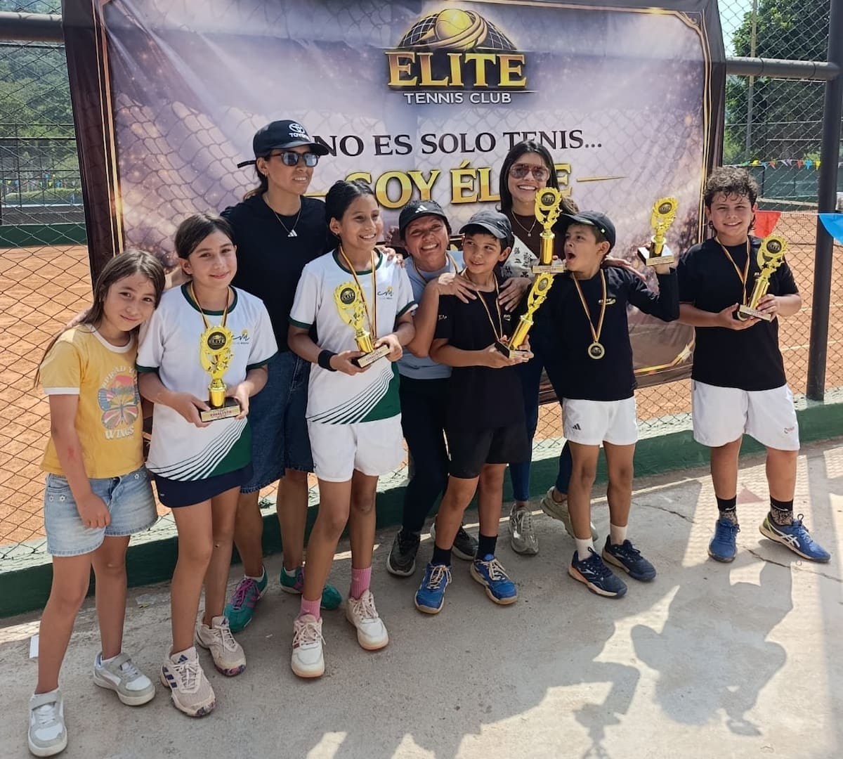 Cerca de 70 jóvenes deportistas de diferentes regiones del país participaron en el certamen, mostrando talento y proyección en las canchas santandereanas. /FOTO: Suministrada