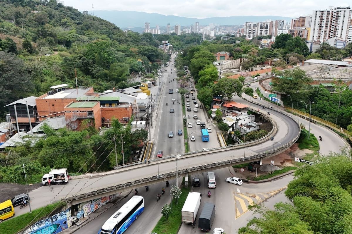 El tercer carril de la autopista Floridablanca–Piedecuesta registra un 20% de avance tras dos meses y medio de obras. La Alcaldía se comprometió a entregarlo este año.