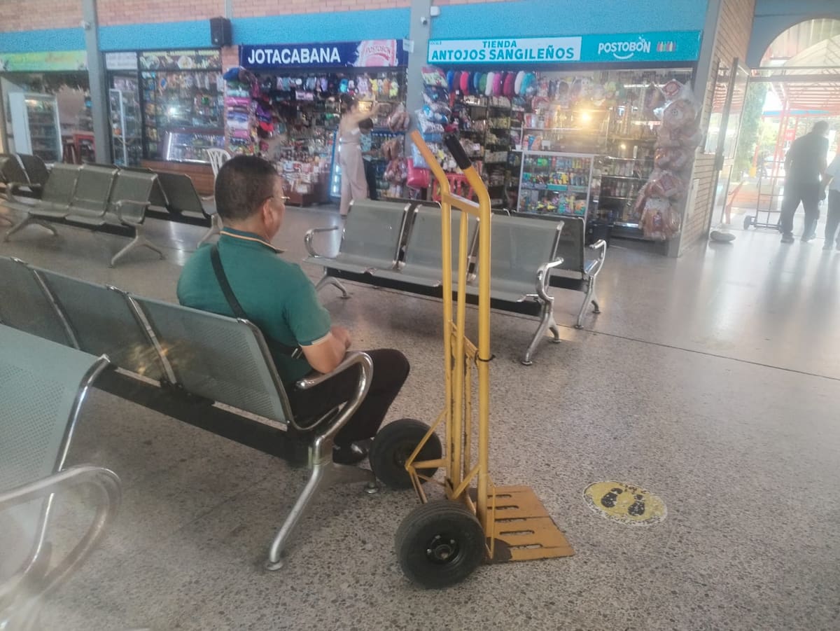 El terminal tiene dos maleteros que completan seis días sin ingresos.
