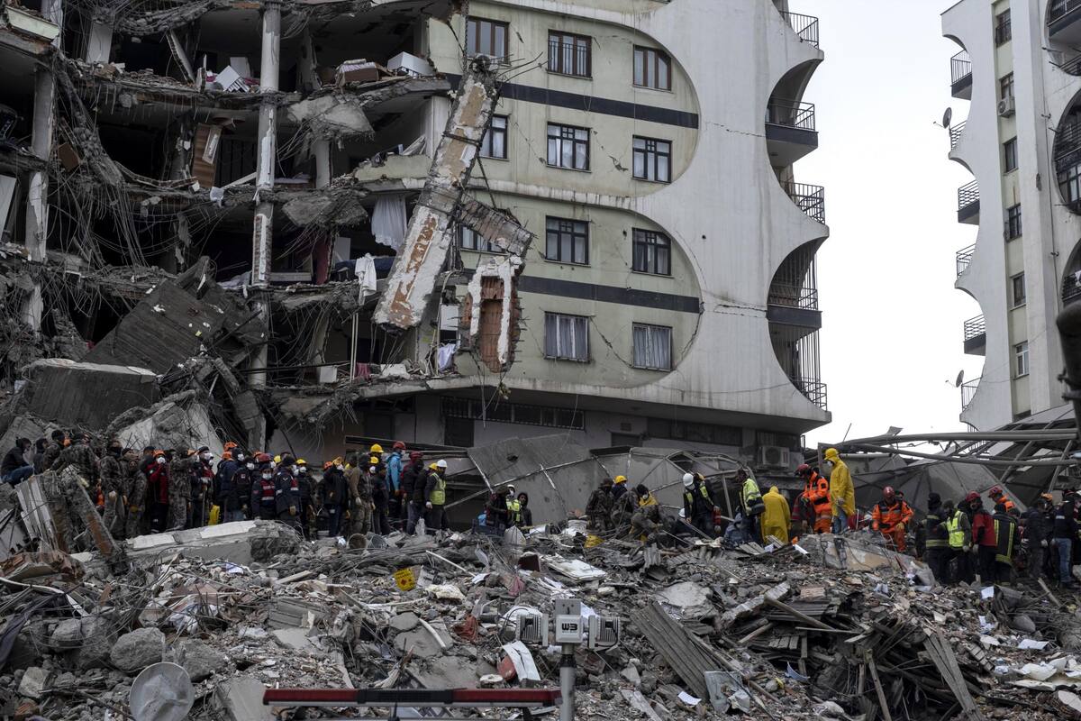 El sismo del 6 de febrero de 2023, que se registró a lo largo de una falla de cientos de kilómetros en el sureste del país, alcanzó una magnitud 7,8 y causó más de 53.000 muertos y 107.000 heridos.