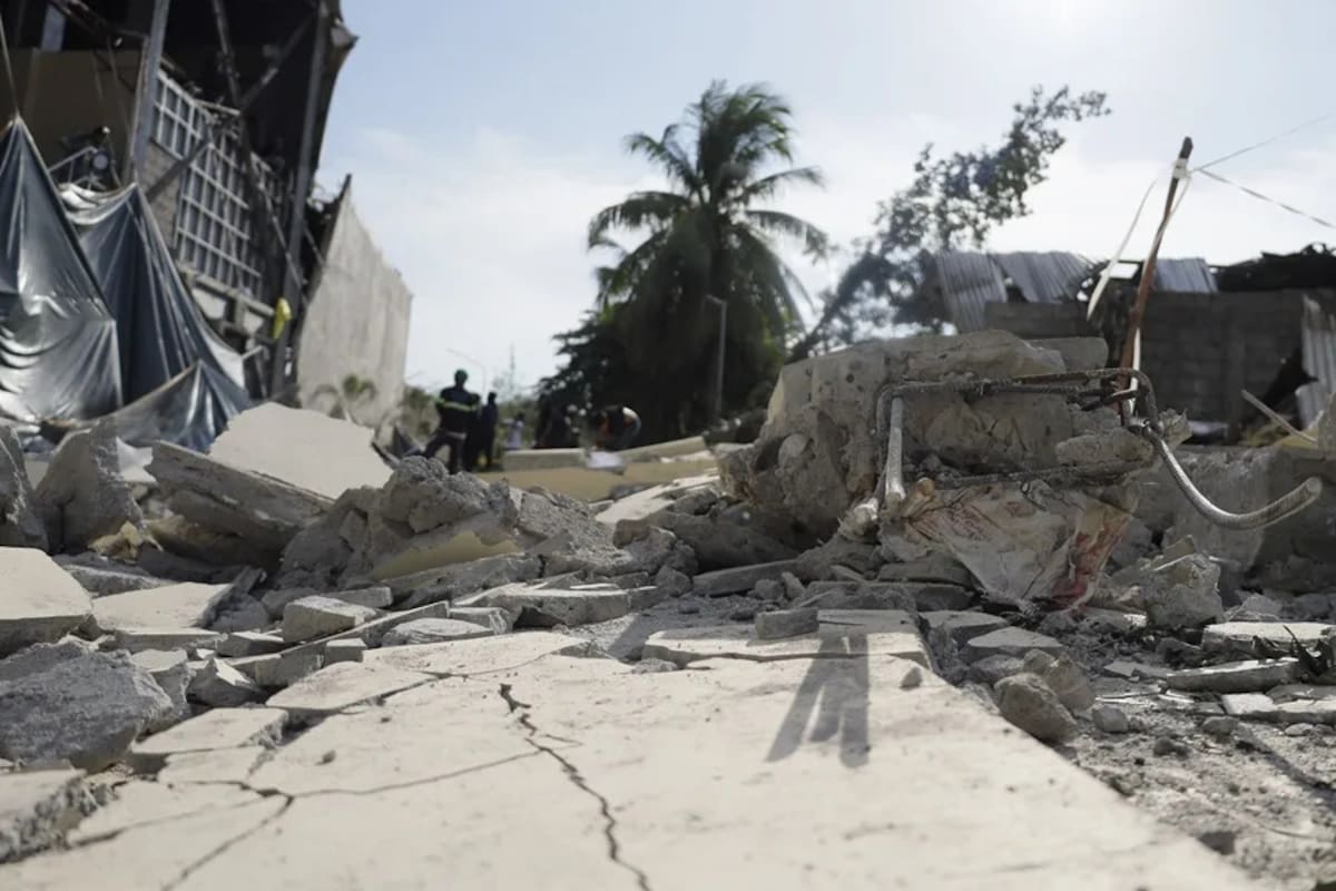 Fotografía del pasado 9 de junio de 2026 de un edificio colapsado tras el terremoto de magnitud 7,8, en Filipinas. //EFE/EPA/ Cerilo Errano.