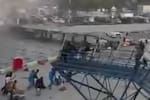 Video capta escalera con varias personas que cae al mar durante terremoto en Indonesia
