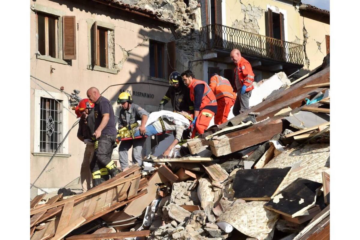 Los equipos de rescate siguen buscando sobrevivientes del poderoso terremoto ocurrido en Italia. (Foto: AFP / VANGUARDIA LIBERAL)