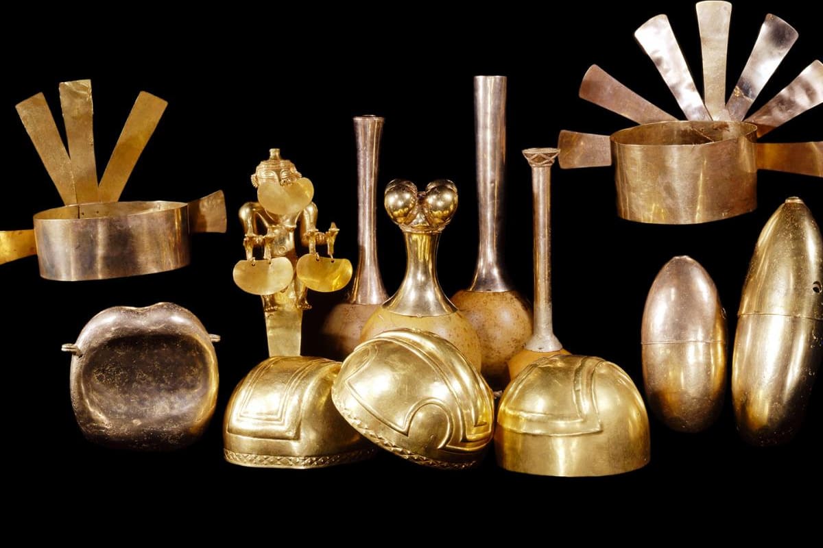 La Colección Quimbaya, compuesta por 122 piezas de incalculable valor arqueológico, continuará albergada en el Museo de América de España tras la pausa en el reclamo diplomático.