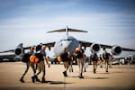Equipos internacionales de rescate llegan a Venezuela mientras continúa la búsqueda de sobrevivientes