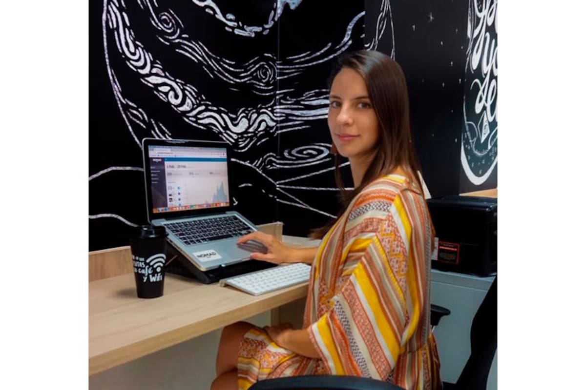 Laura Torres Salazar y Julián Muñoz crearon en Bucaramanga hace ocho meses The Nomad Box, una empresa que aprovecha el espacio colaborativo creado por la Cámara de Comercio para los emprendedores.