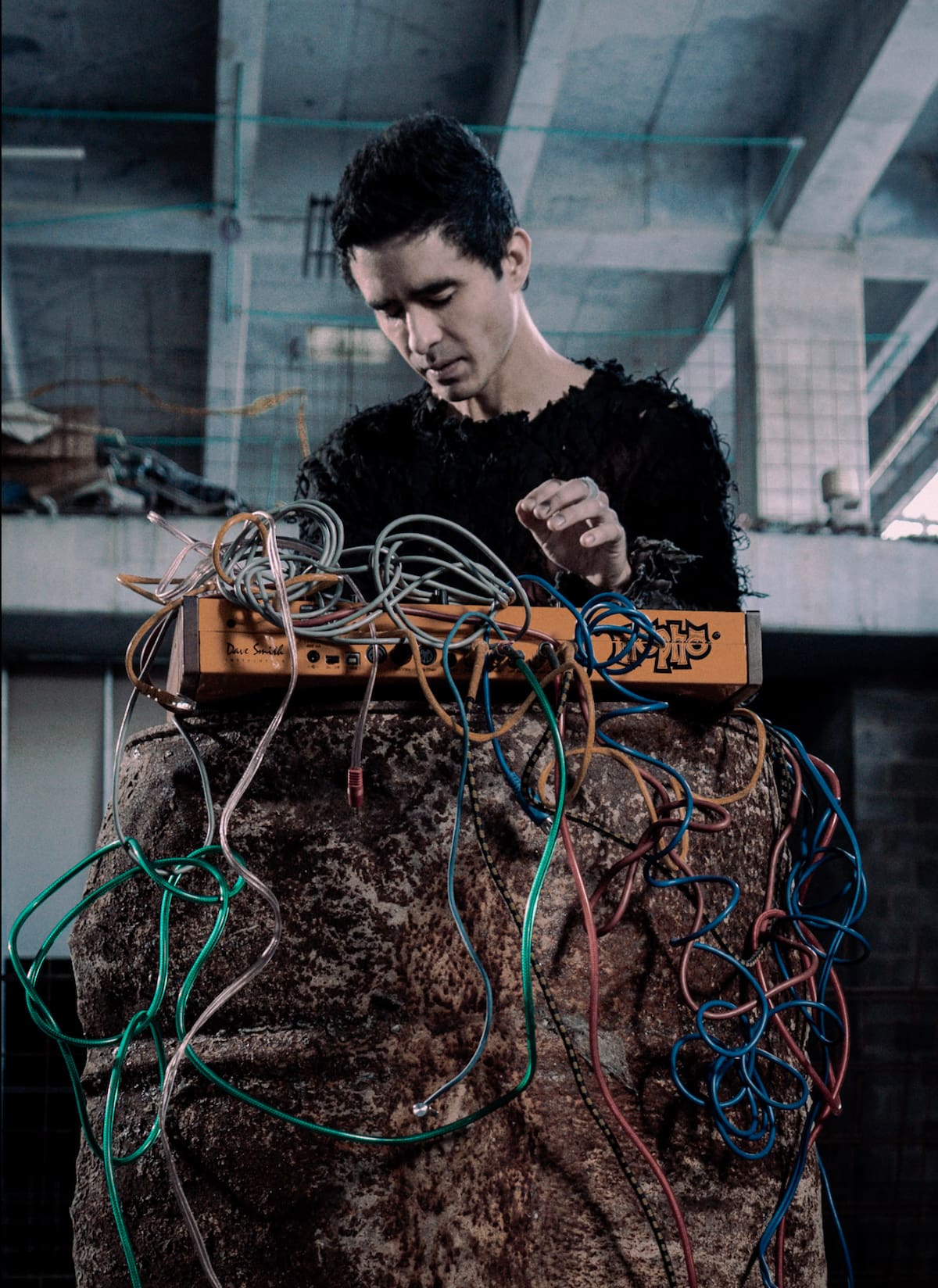 “The River” es la colaboración del artista Darmand, que se compuso junto con la artista estadounidense Penelope Robin, radicada en Colombia, con un sonido muy internacional e hipnótico.