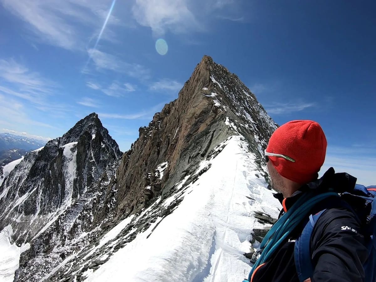Abandonó a su novia en el pico de una montaña y ahora está acusado de homicidio.