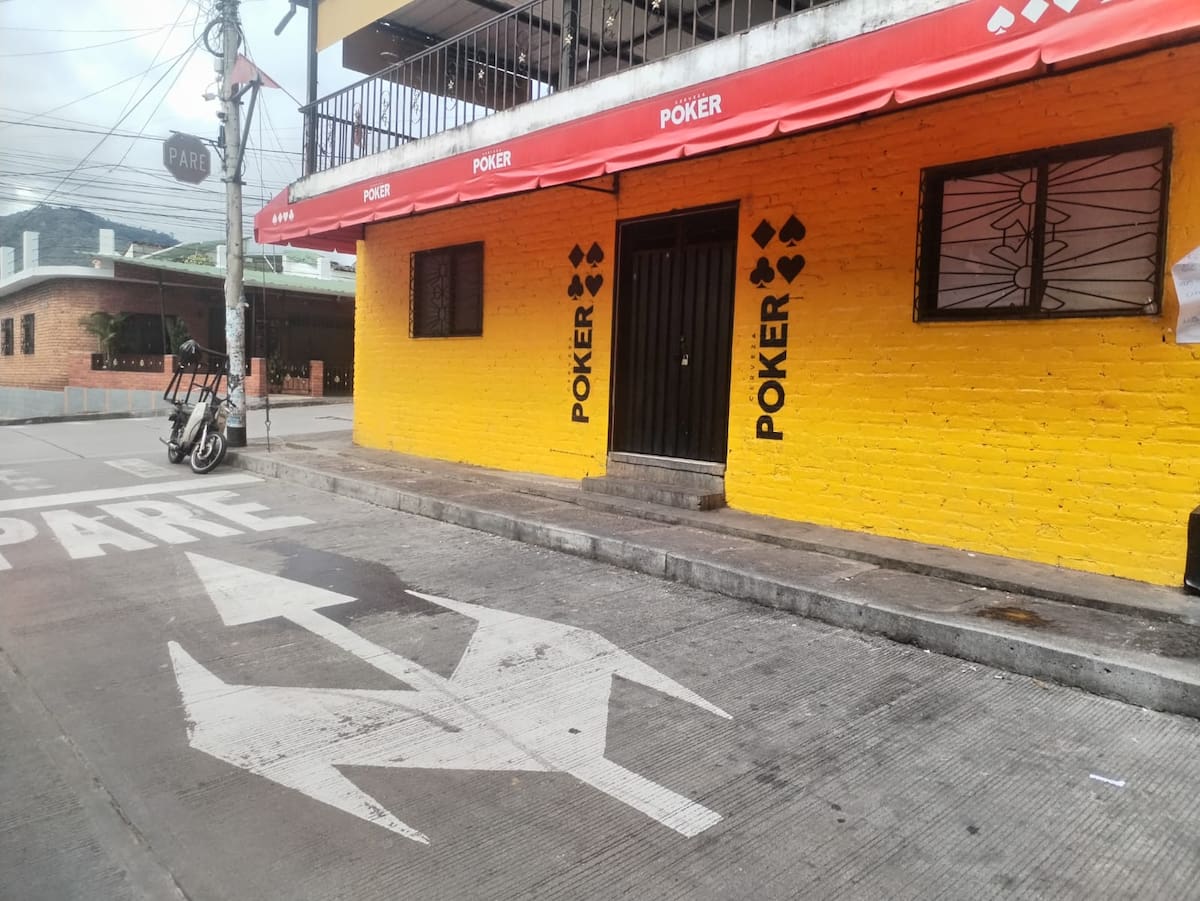 Las tiendas de barrios deben ajustar su actividad si su principal actividad es el consumo de bebidas alcoholicas al interior de los negocios.