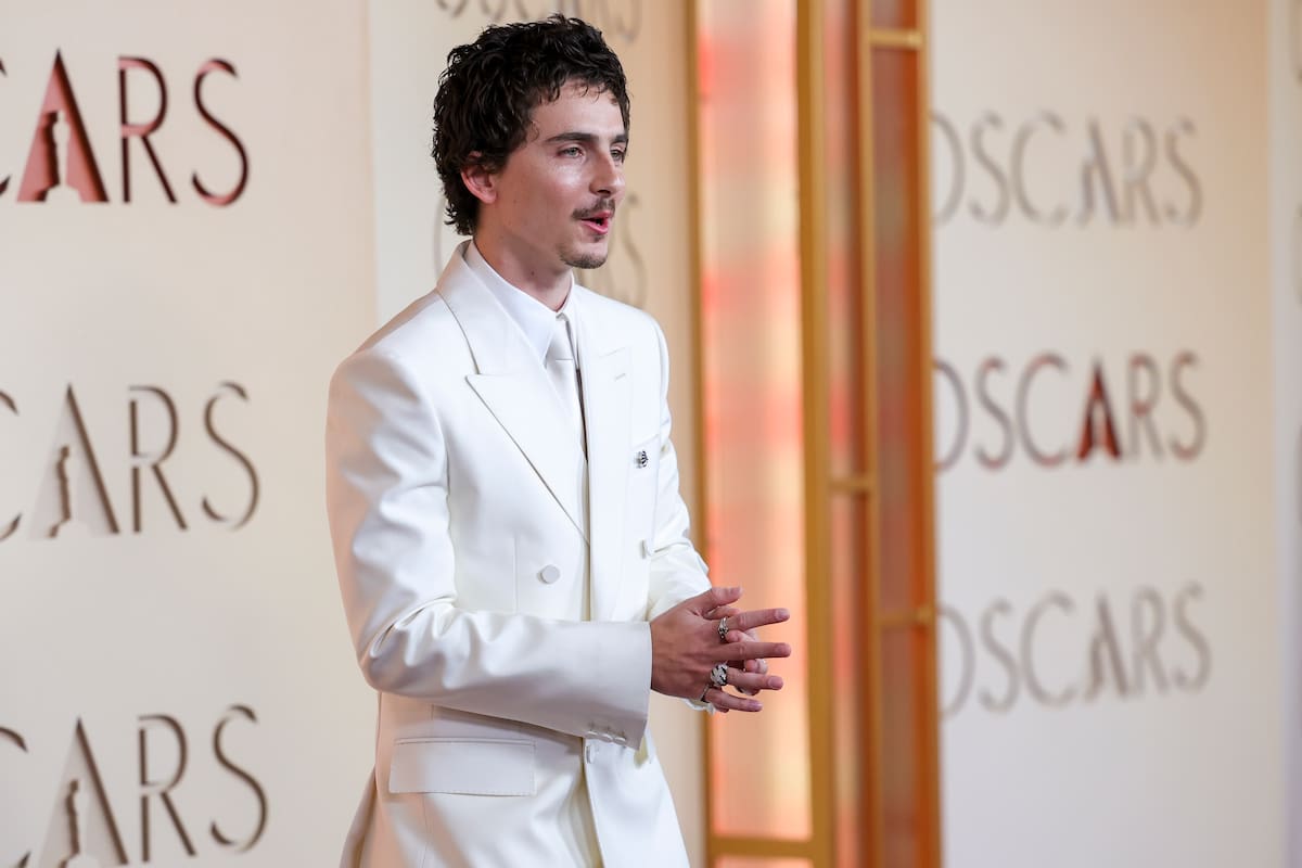 Timothee Chalamet llega a la alfombra roja de la edición 98 de los Premios Óscar 2026.