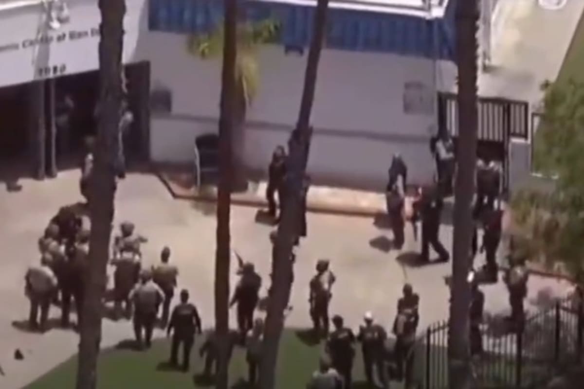 Un ataque armado contra el Centro Islámico de San Diego dejó al menos cinco personas muertas, entre ellas los dos presuntos tiradores, informaron las autoridades.