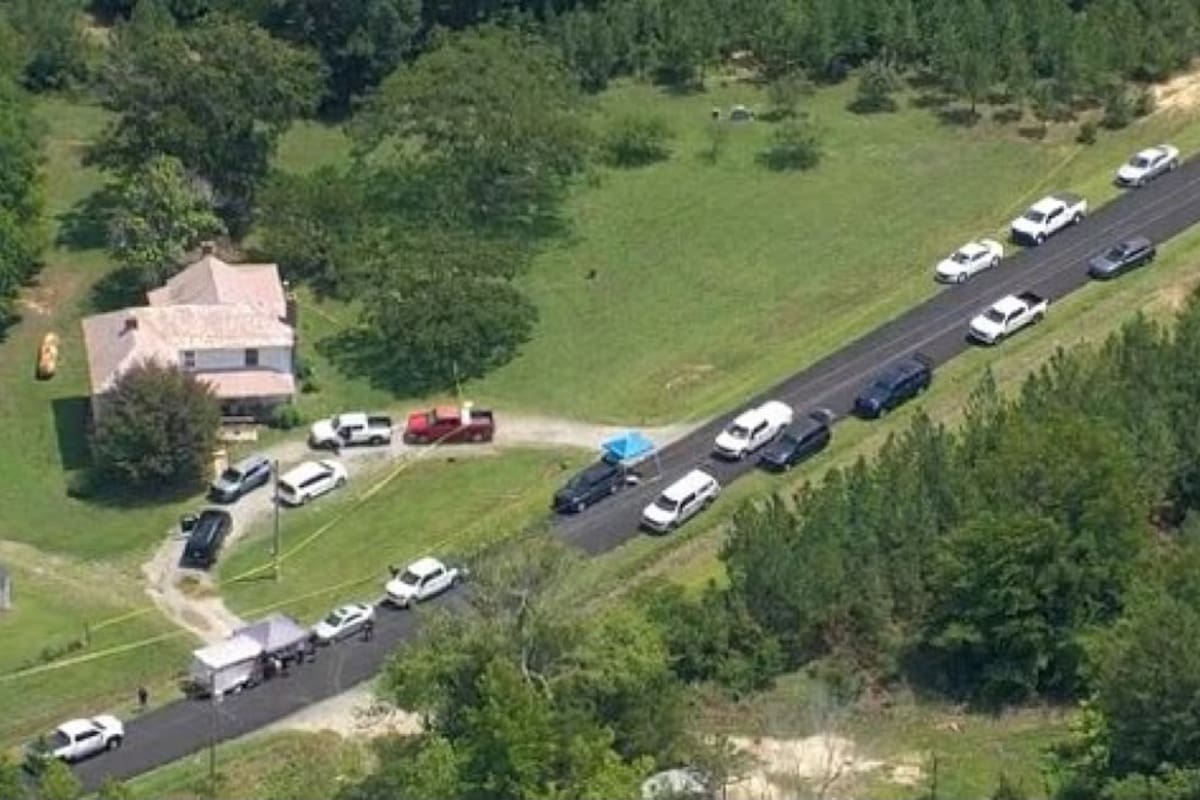 Las autoridades mantienen acordonada la zona mientras avanzan las investigaciones para establecer cómo ocurrió el tiroteo y quiénes son las víctimas. Foto tomada de X.