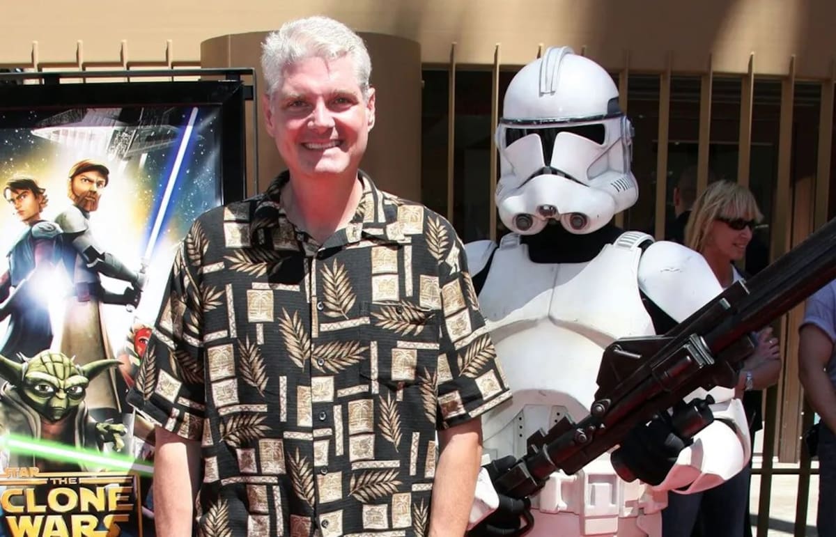 El legendario actor de doblaje estadounidense Tom Kane falleció a los 64 años de edad debido a complicaciones derivadas de un derrame cerebral que sufrió en el año 2020.