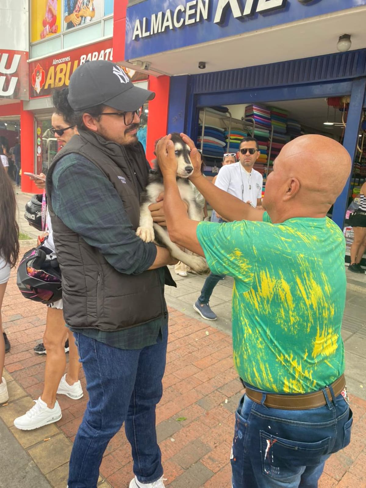 El Código de Seguridad y Convivencia Ciudadana y la la Resolución 0142 de 2023 expedida por la Alcaldía de Bucaramanha prohíben la venta de fauna en espacios públicos.