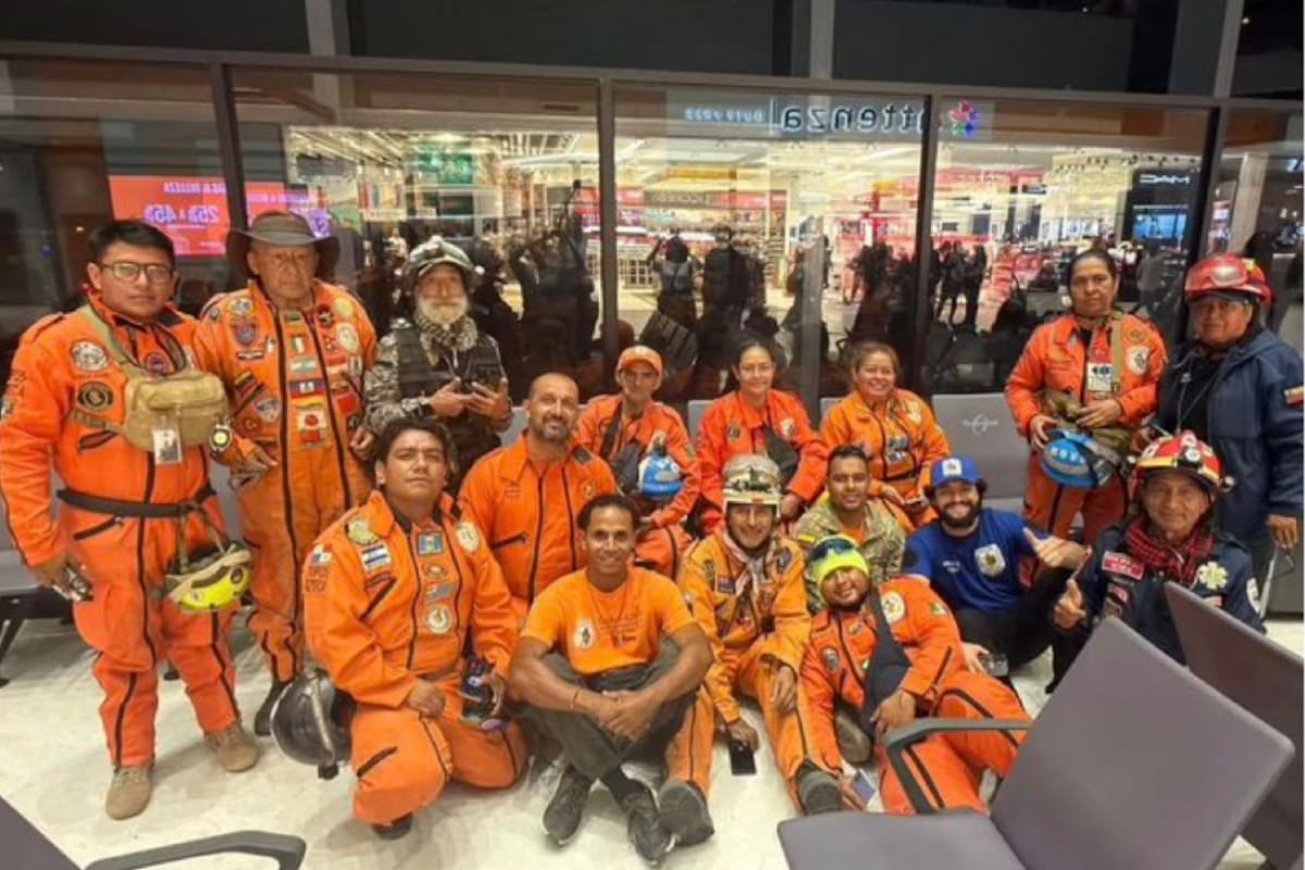 Los Topos Azteca llegaron a Cali para apoyar las labores de búsqueda y rescate tras el terremoto que sacudió a Colombia. Foto: Topos Azteca/Instagram.