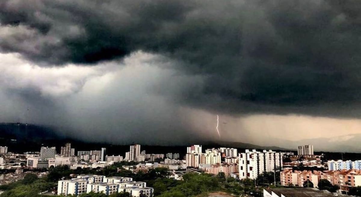Fuerte tormenta eléctrica sobre Bucaramanga y su área metropolitana. Foto: Julio Alvarado