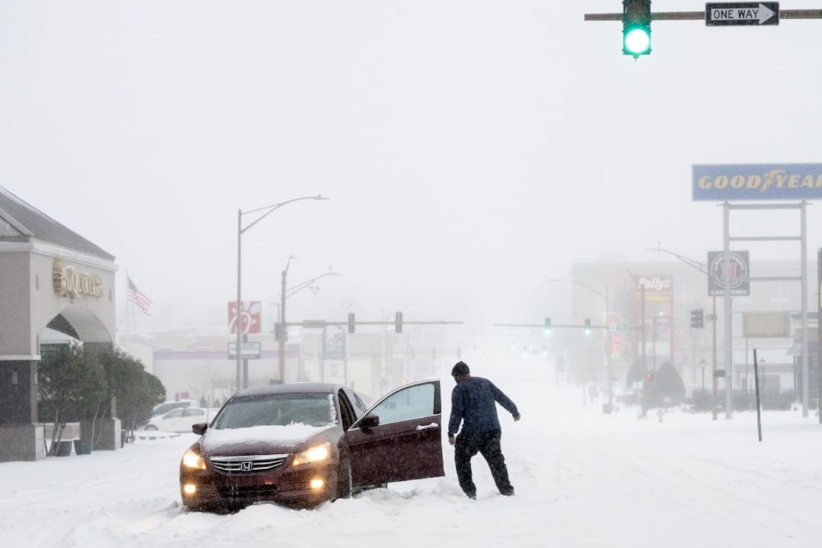 Tormenta invernal en EE.UU. provoca emergencias en red eléctrica y caos en viajes. | Foto: La República