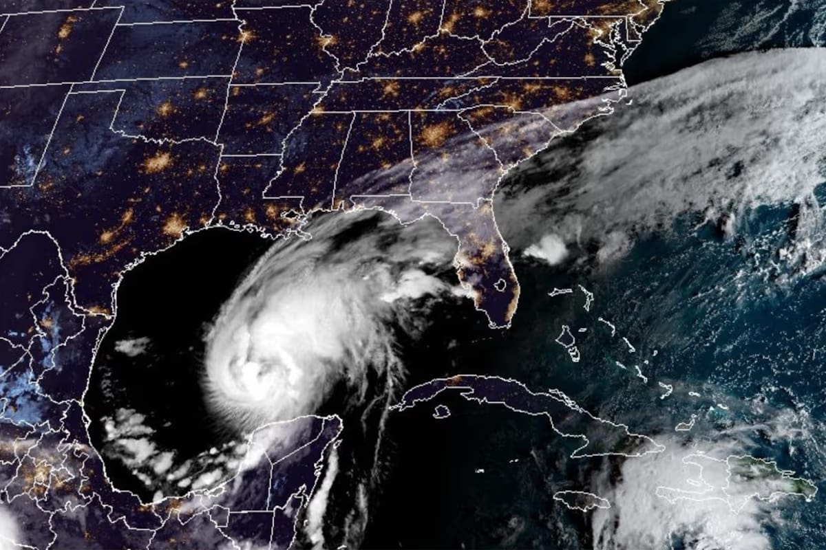 Esta imagen satelital facilitada por el Instituto Cooperativo de Investigación en la Atmósfera de la Universidad Estatal de Colorado y la Administración Nacional Oceánica y Atmosférica (CIRA/CSU y NOAA) muestra la tormenta tropical Isaias desarrollándose sobre el Golfo de México Foto: @HANDOUT