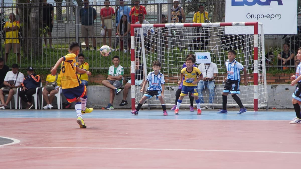 Castilla FC-Financiera Comultrasan hizo historia, al quedar campeón del Torneo Interbarrios Q’hubo-La Perla Infantil Sub-11 en su debut. Foto: Marco Valencia.