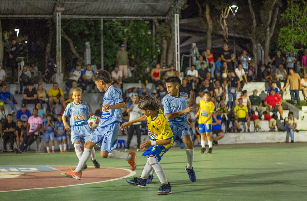 El Torneo Interbarrios Q’hubo – La Perla 2026 disputará este domingo 24 de mayo sus semifinales en tres categorías: infantil Sub-11, femenina y libre masculina. /FOTO: Julián Herrera