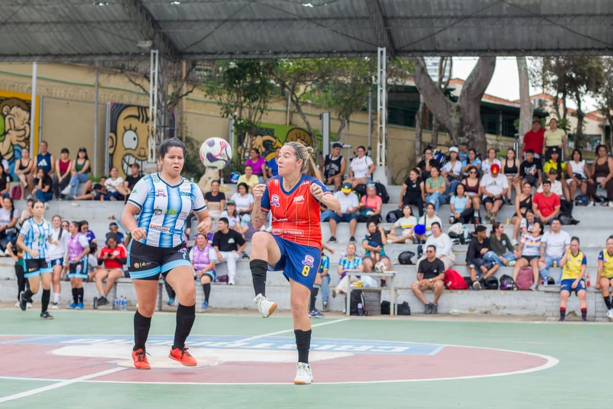 El Torneo Interbarrios Q’hubo – La Perla 2026 disputará este domingo 24 de mayo sus semifinales en tres categorías: infantil Sub-11, femenina y libre masculina. /FOTO: Julián Herrera