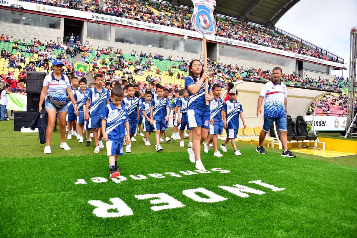 Con 888 equipos participantes en todas las categorías. Sub-10 la de mayor número de inscritos. Mas de 20 mil jugadores demostrarán lo mejor de su talento durante todo este año 2025. Foto: Liga Santandereana de Fútbol.