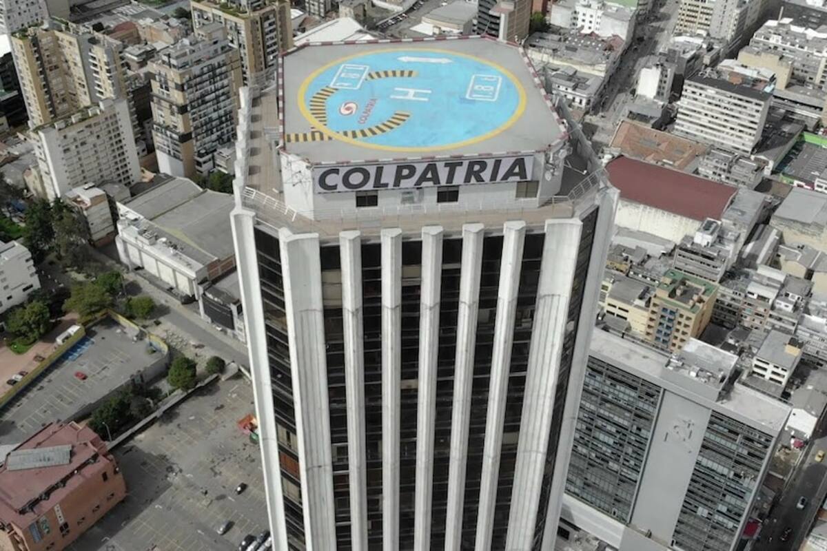 Joven alquiló el helipuerto de la Torre Colpatria en Bogotá para sorprender a su novia: el momento quedó en video