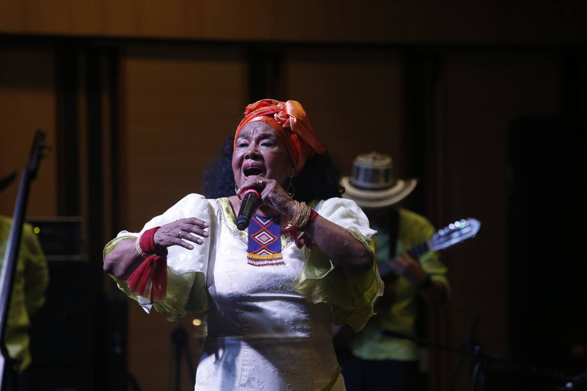 La partida de Totó la Momposina deja un profundo vacío en la cultura colombiana, pero también un legado que continúa vivo en Santander a través de músicos, bailarines y jóvenes que crecieron inspirados por su defensa de las tradiciones ancestrales. Foto: Jaime Moreno