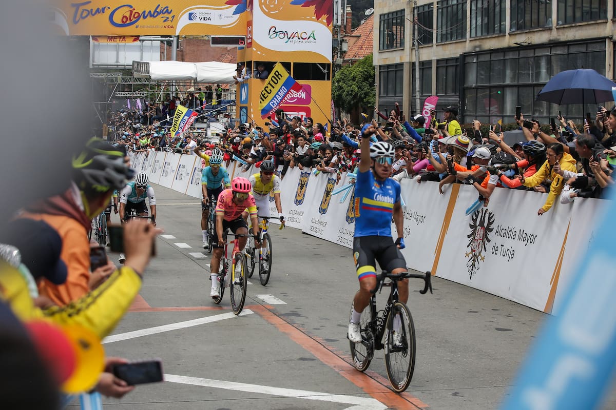 Bogotá. Febrero 11 de 2024. Ciclistas participan de la etapa 6 del Tour Colombia 2.1 que finalizó en el parque nacional. (Colprensa - John Paz)