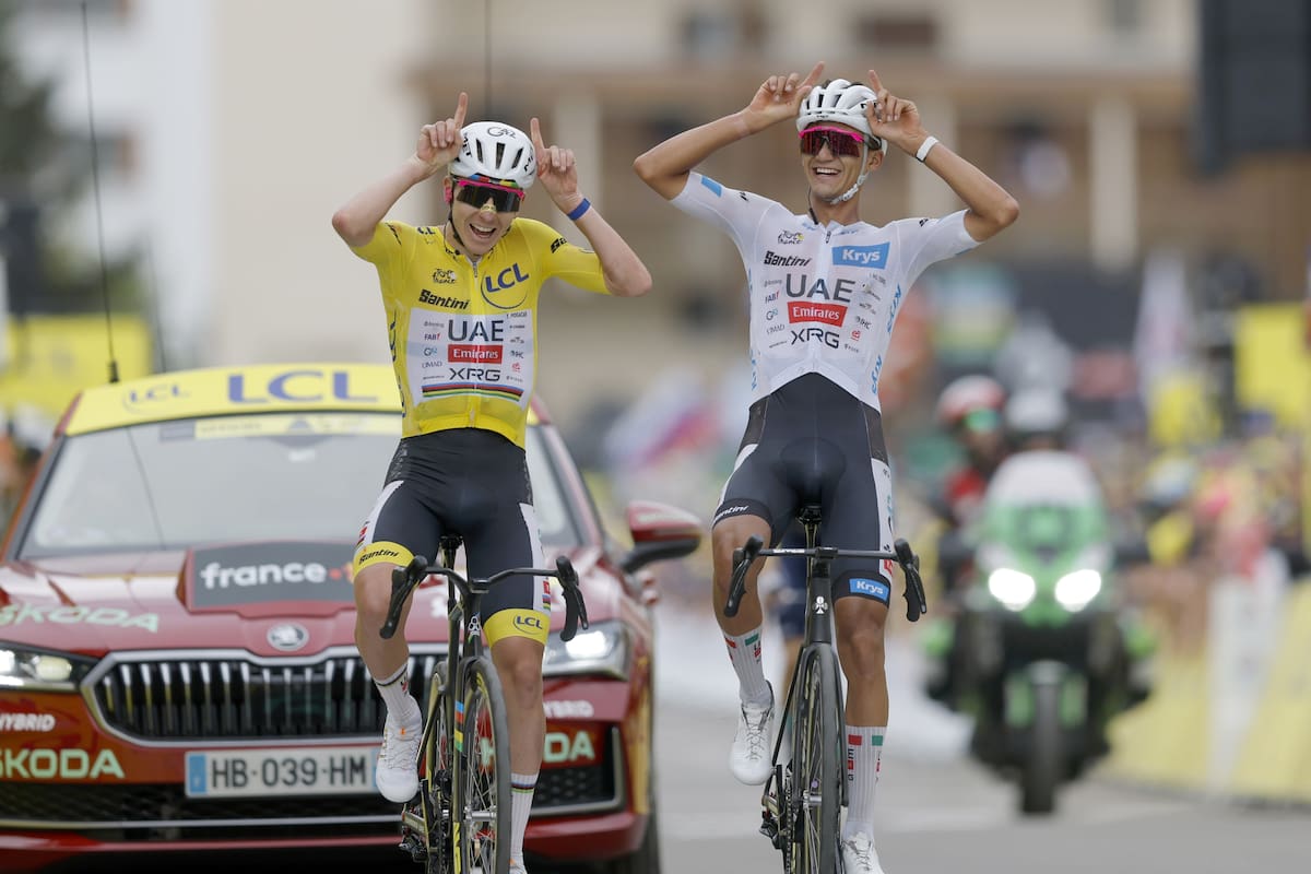 HUEZ (France), 25/07/2026.- Yellow Jersey overall leader Slovenian cyclist Tadej Pogacar (L) of UAE Team Emirates XRG and teammate White Jersey best young rider Mexican cyclist Isaac del Toro (R) react as they cross the finish line in 4th and 5th place during Stage 20 of the Tour de France, a 170.9 km route from Le Bourg d'Oisans to Alpe d'Huez, France, 25 July 2026. (Ciclismo, Francia) EFE/EPA/GUILLAUME HORCAJUELO