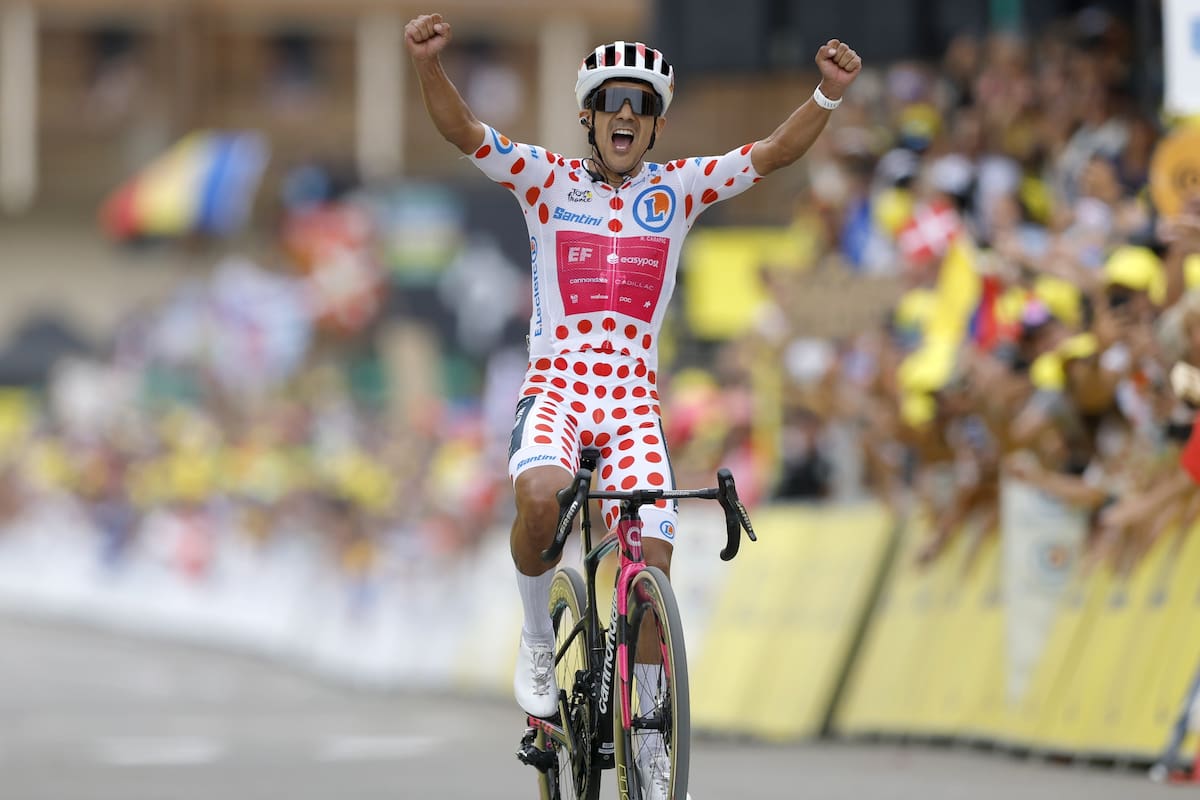 HUEZ (France), 25/07/2026.- Polka Dot Jersey best climber Danish cyclist Ecuadorian cyclist Richard Carapaz of EF Education - EasyPost celebrates as he crosses the finish line to win Stage 20 of the Tour de France, a 170.9 km route from Le Bourg d'Oisans to Alpe d'Huez, France, 25 July 2026. (Ciclismo, Francia) EFE/EPA/GUILLAUME HORCAJUELO