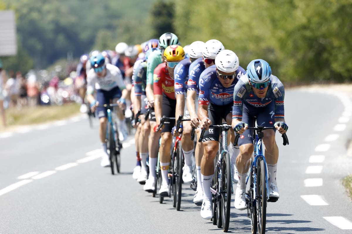 PERIGUEUX (France), 11/07/2026.- Riders in action during Stage 8 of the Tour de France, a 180.4 km route from Perigueux to Bergerac, France, 11 July 2026. (Ciclismo, Francia) EFE/EPA/YOAN VALAT