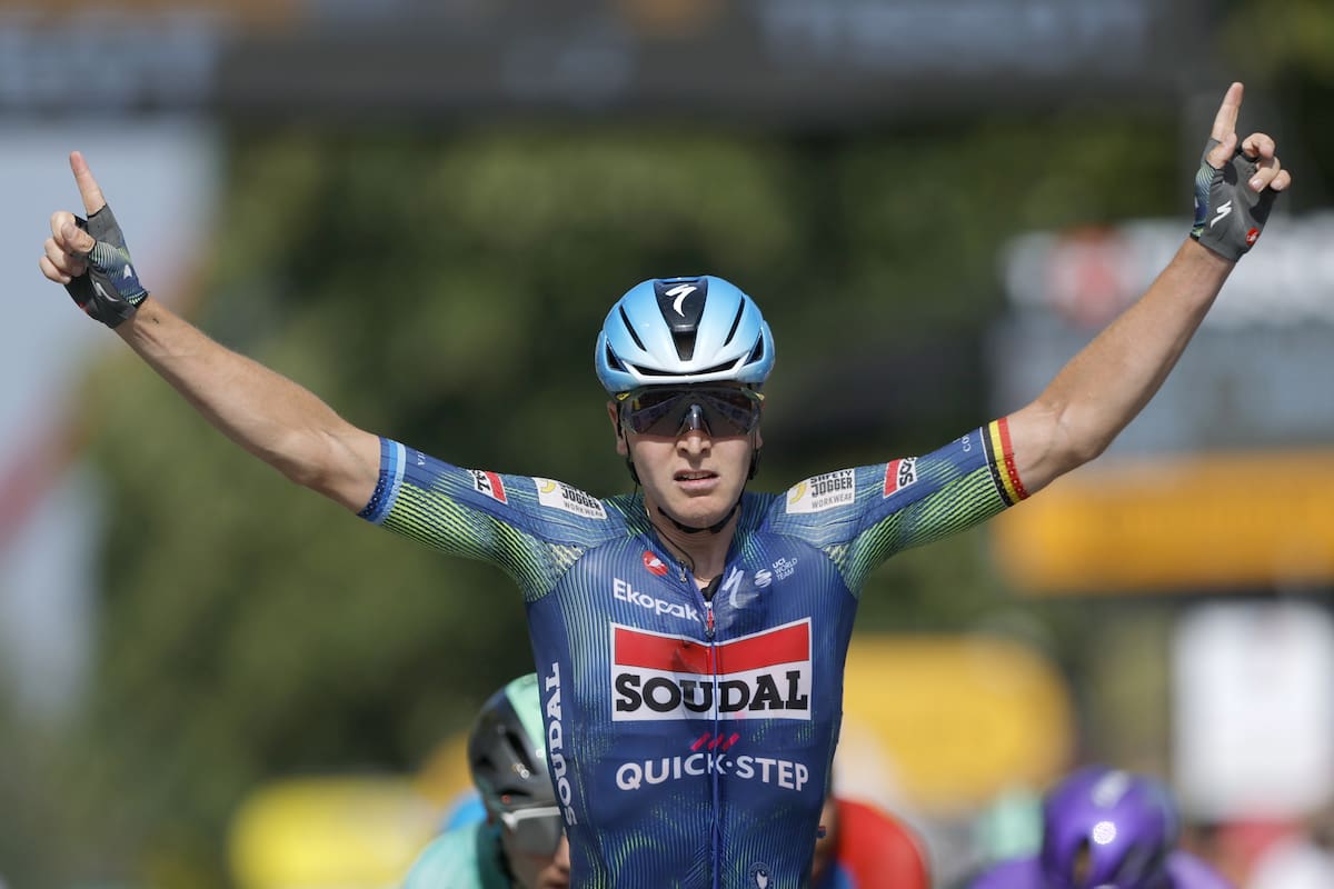 BERGERAC (France), 11/07/2026.- Belgian cyclist Tim Merlier of Soudal Quick-Step celebrates as he crosses the finish line to win Stage 8 of the Tour de France, a 180.4 km route from Perigueux to Bergerac, France, 11 July 2026. (Ciclismo, Francia) EFE/EPA/GUILLAUME HORCAJUELO