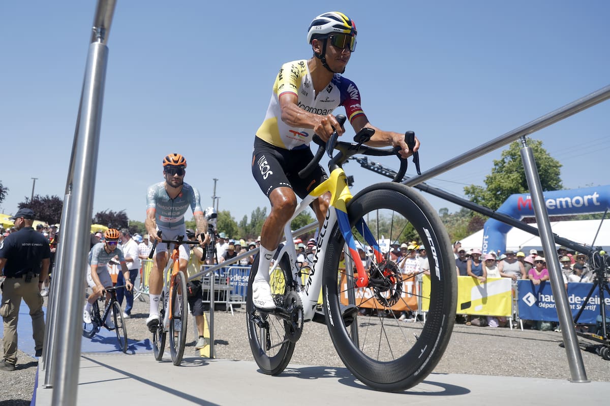 MALEMORT (France), 12/07/2026.- Colombian cyclist Egan Bernal (R) of Netcompany Ineos Cycling Team during the sign-on podium ahead of Stage 9 of the Tour de France, a 154.6 km route from Malemort to Ussel, France, 12 July 2026. (Ciclismo, Francia) EFE/EPA/GUILLAUME HORCAJUELO
