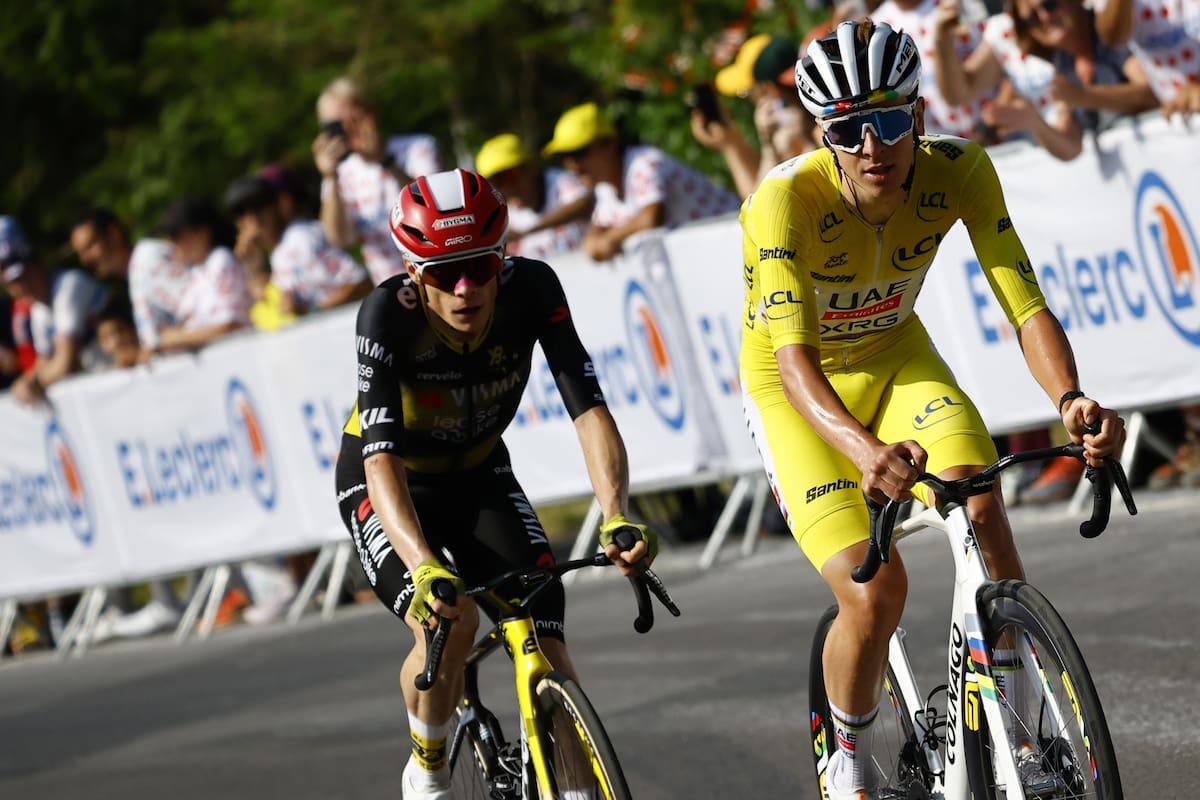 (France), 14/07/2025.- Slovenian rider Tadej Pogacar (R) of UAE Team Emirates and Danish rider Jonas Vingegaard of Team Visma-Lease a Bike in action during the 10th stage of the Tour de France cycling race over 165.3km from Ennezat to Le Mont Dore Puy de Sancy, France, 14 July 2025. (Ciclismo, Francia) EFE/EPA/MARTIN DIVISEK