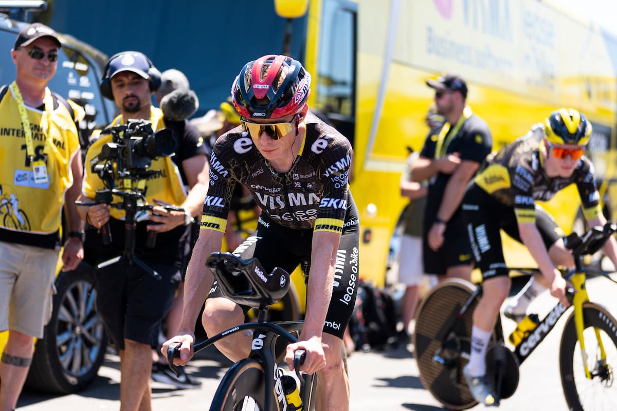 El ciclista danés del Visma Lease a Bike Jonas Vingegaard, durante la primera etapa del Tour de Francia, una contrarreloj por equipos de 19,6 kilómetros este sábado en Barcelona.- //Foto, EFE: Siu Wu