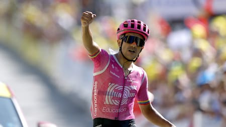 Richard Carapaz conquista los Alpes y revive su leyenda en el Tour de Francia