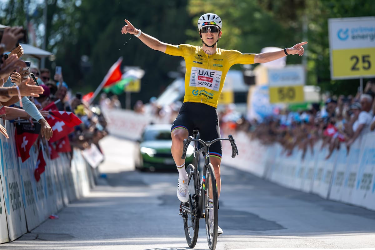 VILLARS-SUR-OLLON (Switzerland), 21/06/2026.- Slovenia cyclist Tadej Pogacar (L) of UAE Team Emirates-XRG, wearing the yellow leaders jersey, crosses the finish line to win the fifth and final stage of the Tour de Suisse cycling race, a 151 km race that starts and finishes in Villars-sur-Ollon, Switzerland, 21 June 2026. (Ciclismo, Eslovenia, Suiza) EFE/EPA/GIAN EHRENZELLER