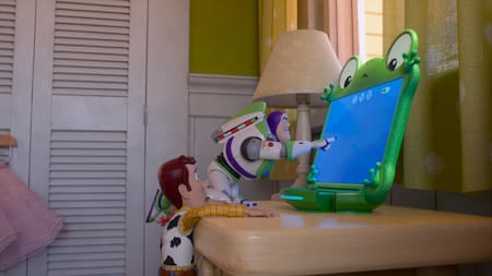 Toy Story vuelve con una reflexión que inquieta a los padres: ¿están las pantallas reemplazando los juguetes?