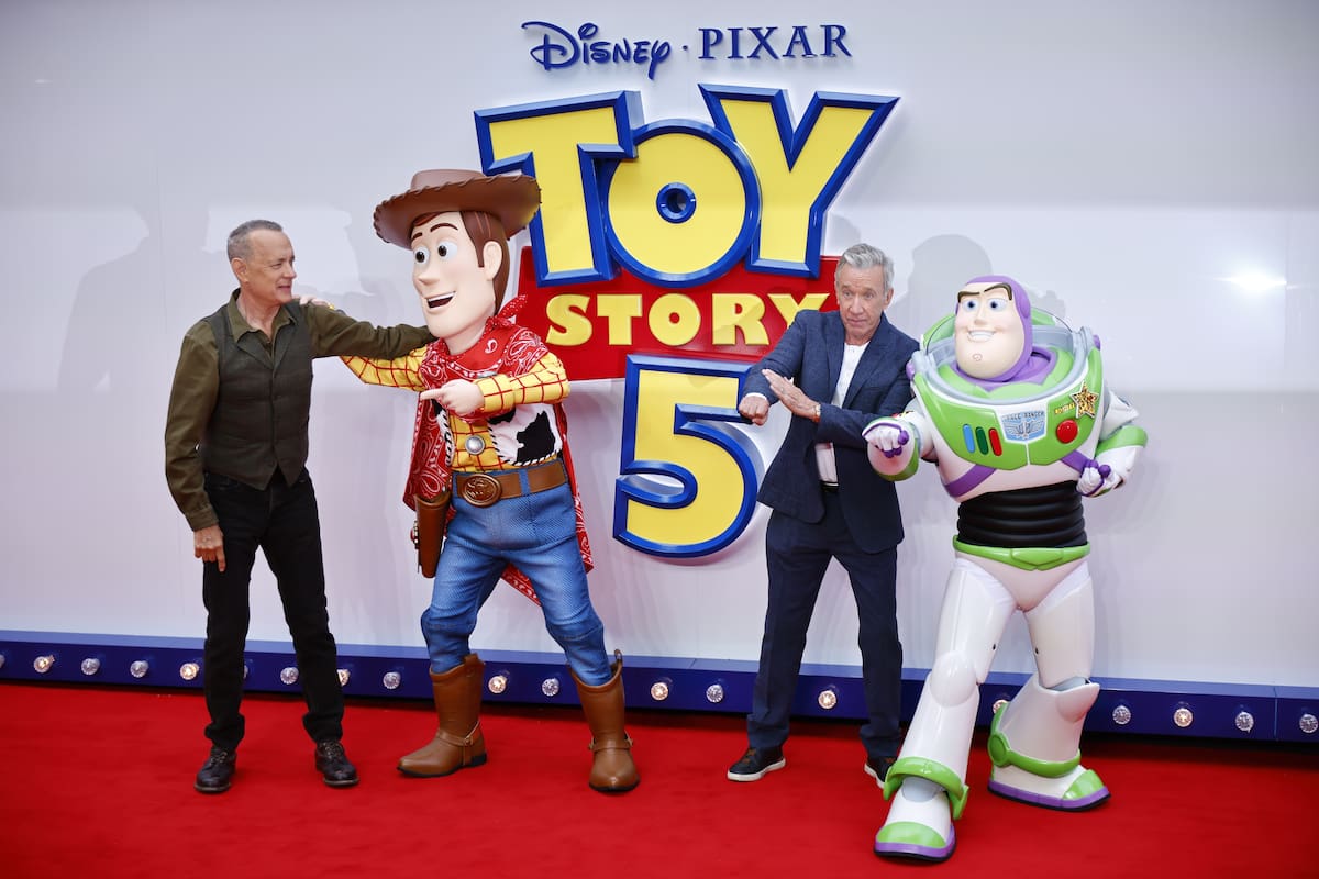 El elenco original de Toy Story revolucionó Londres y congeló a todo un cine con la mítica frase de Tom Hanks. Pero lo verdaderamente impactante fue el adelanto de 45 minutos de 'Toy Story 5': los juguetes se enfrentan a un nuevo y peligroso enemigo verde que pretende destruirlos... ¡la tecnología!