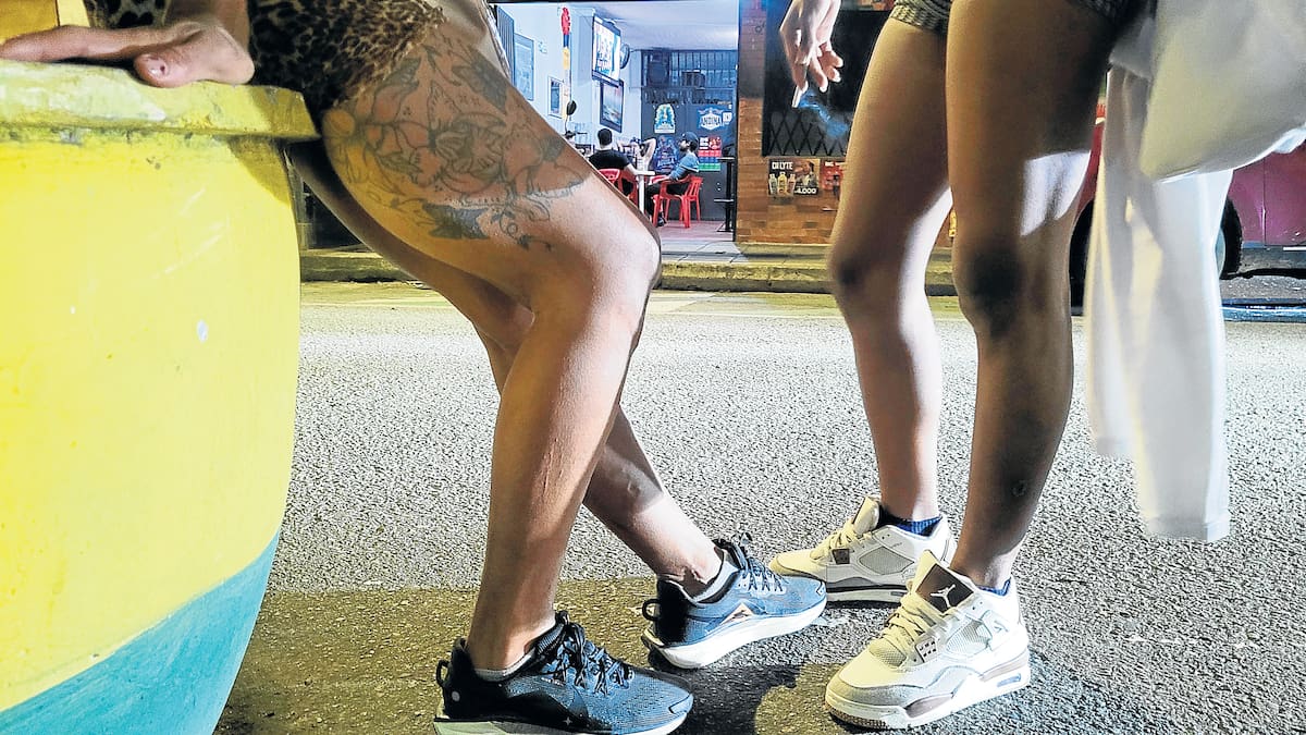 Esta es la realidad de algunas trabajadoras sexuales que buscan sobrevivir en las calles de Bucaramanga.
Foto: Franz Rey / VANGUARDIA.