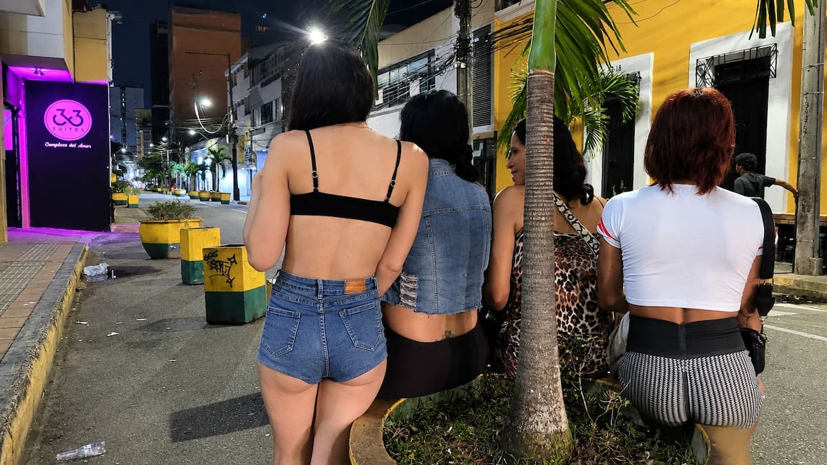 Trabajadoras sexuales de Bucaramanga denuncian agresiones con piedras, cuchillos y ataques de grupos de motociclistas.
Foto: Franz Rey / VANGUARDIA.