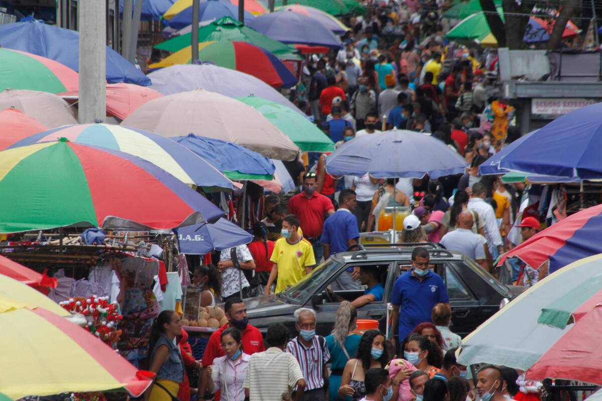 Expertos aseguran que la reforma laboral debería enfocar sus esfuerzos en la formalización del trabajo en Colombia.