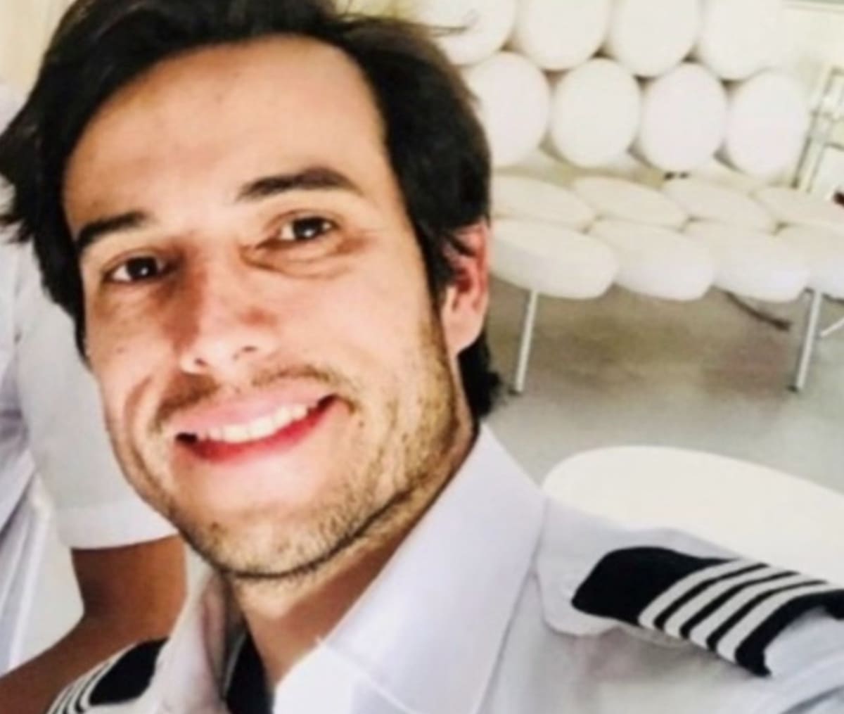 El trágico caso del piloto argentino que se arrojó de una avioneta y dejó a su pasajera sola en pleno vuelo.