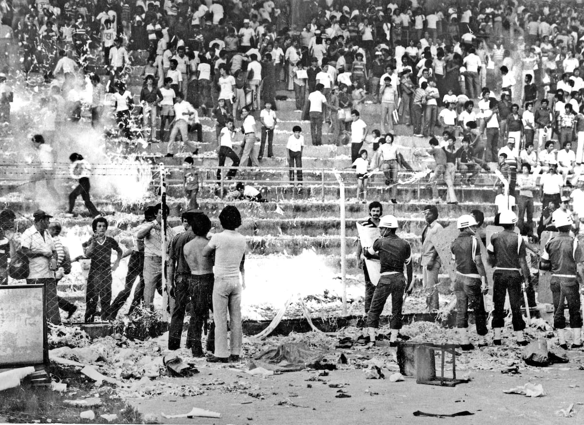 El 11 de octubre de 1981 el balón se 'manchó de sangre' en el marco del partido entre Atlético Bucaramanga y Junior de Barranquilla. Foto: Archivo / VANGUARDIA.