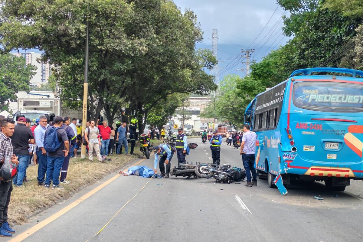 Tragedia en Anillo Vial de Girón: accidente deja un muerto y varios heridos. Foto: Marco Valencia