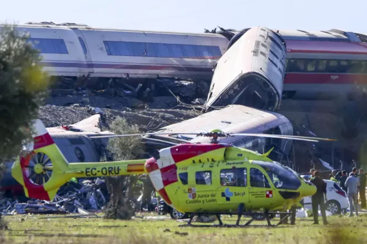 España enfrenta una nueva tragedia ferroviaria tras el choque de dos trenes de alta velocidad en Toledo, que deja al menos 68 muertos y más de 60 heridos. Las autoridades investigan las causas del siniestro mientras continúan las labores de rescate ante la posibilidad de que aumente el número de víctimas.